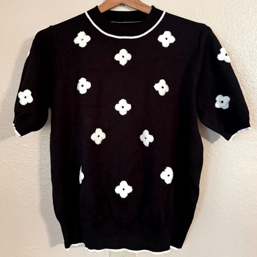 DIGITAL DAISY Black Short Sleeved Floral Embroidered Sweater Top S EUC